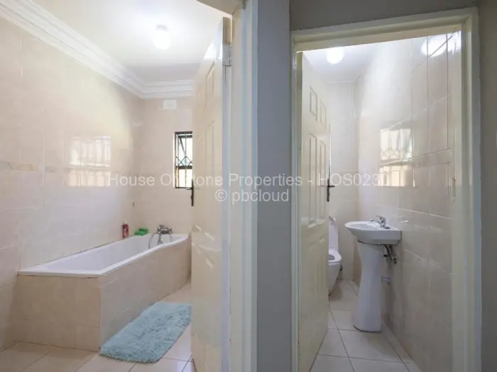 6 Bedroom House for Sale in Quinnington, Harare