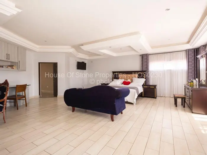 6 Bedroom House for Sale in Quinnington, Harare