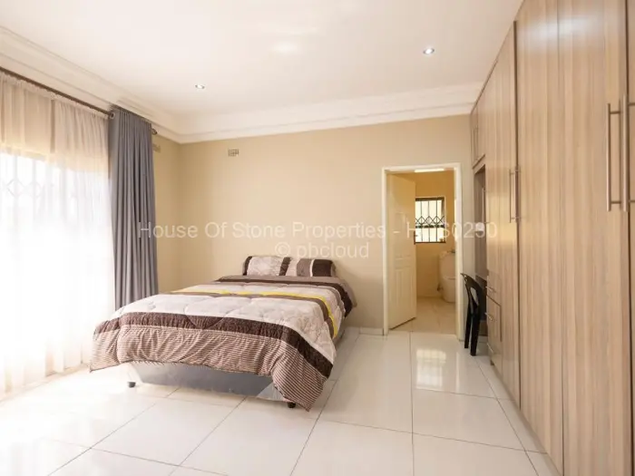 6 Bedroom House for Sale in Quinnington, Harare