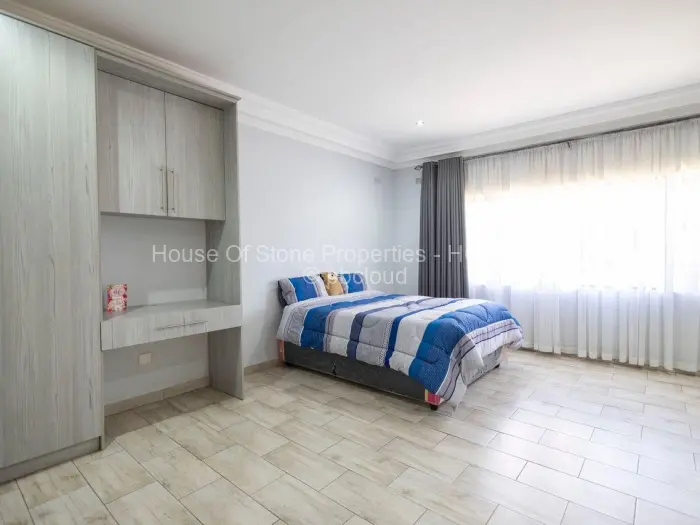 6 Bedroom House for Sale in Quinnington, Harare