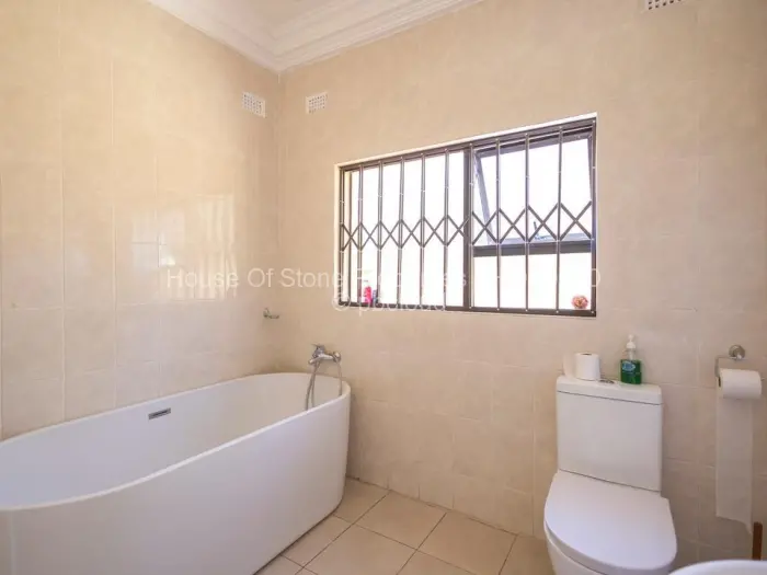 6 Bedroom House for Sale in Quinnington, Harare