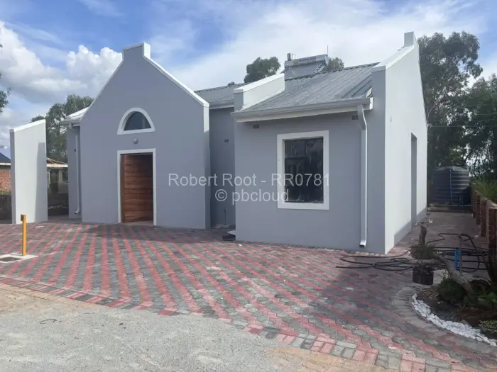 Townhouse/Cluster for Sale in Arlington, Harare