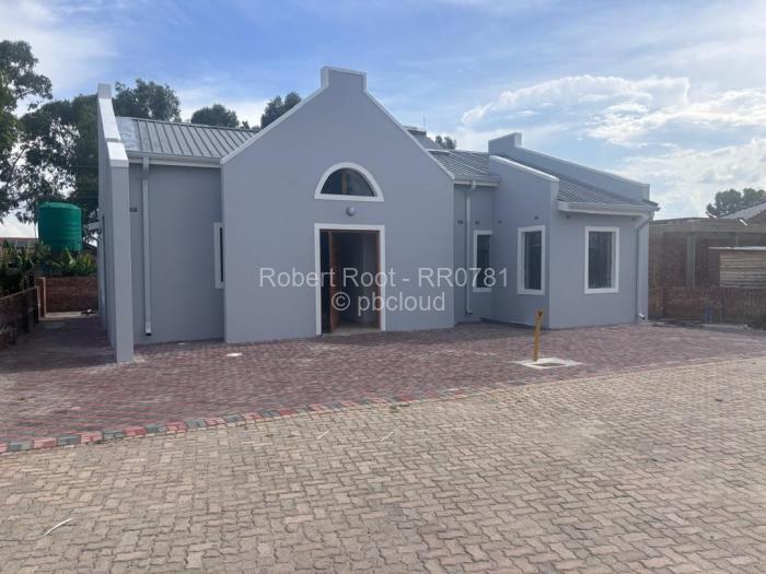 Townhouse/Cluster for Sale in Arlington, Harare
