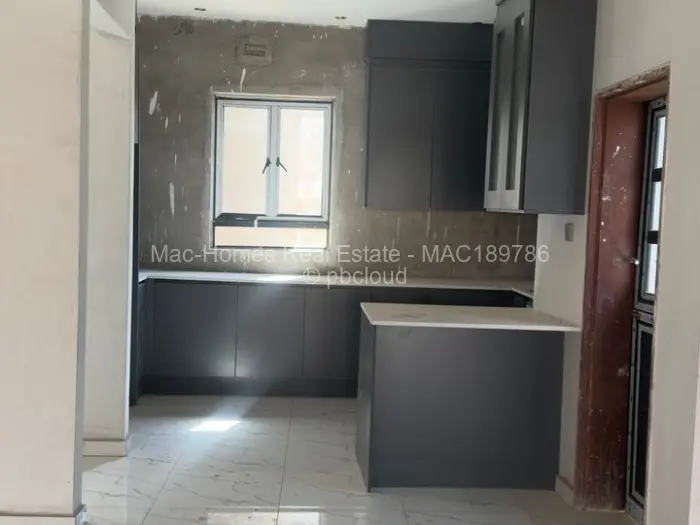 Townhouse/Complex/Cluster for Sale in Arlington, Harare