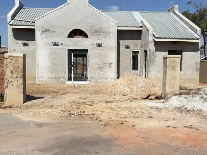 Townhouse/Complex/Cluster for Sale in Arlington, Harare