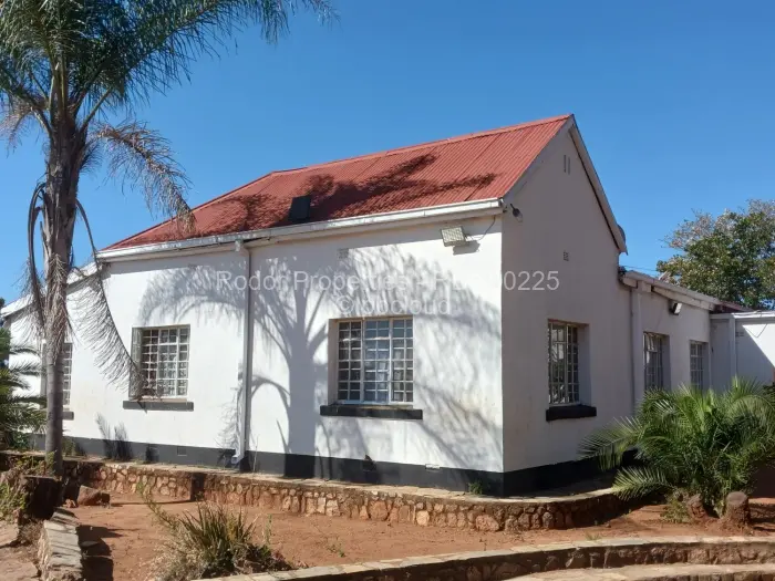3 Bedroom House for Sale in Matsheumhlope, Bulawayo