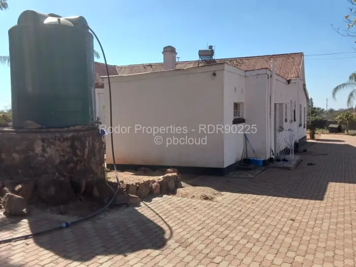 3 Bedroom House for Sale in Matsheumhlope, Bulawayo