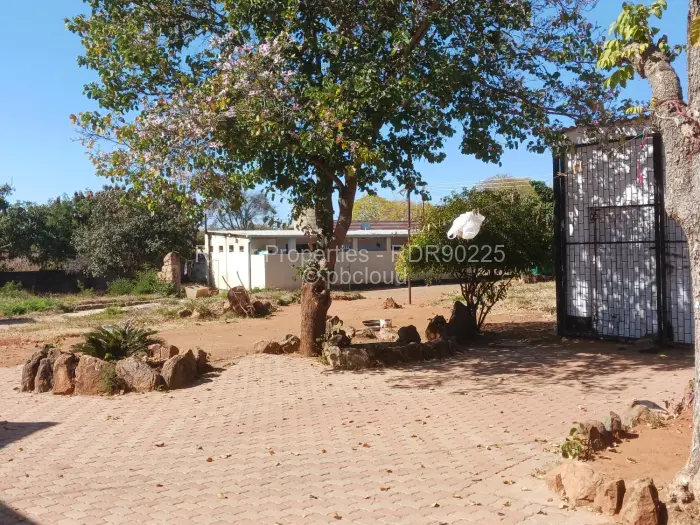 3 Bedroom House for Sale in Matsheumhlope, Bulawayo
