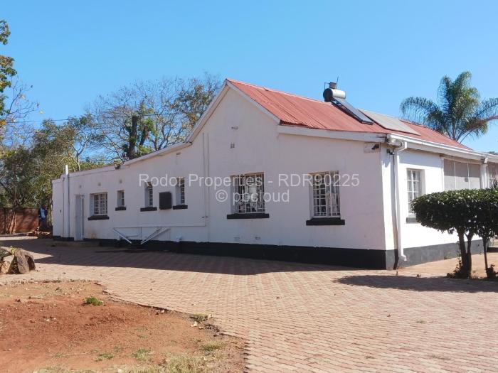 3 Bedroom House for Sale in Matsheumhlope, Bulawayo