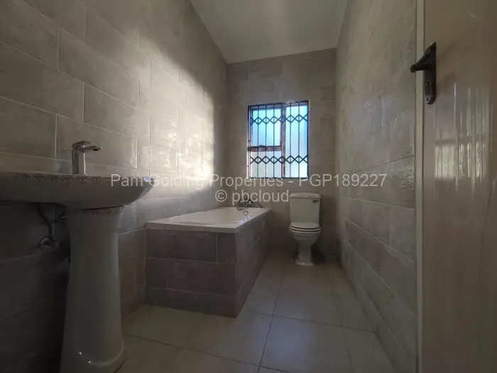 4 Bedroom House to Rent in Greendale
