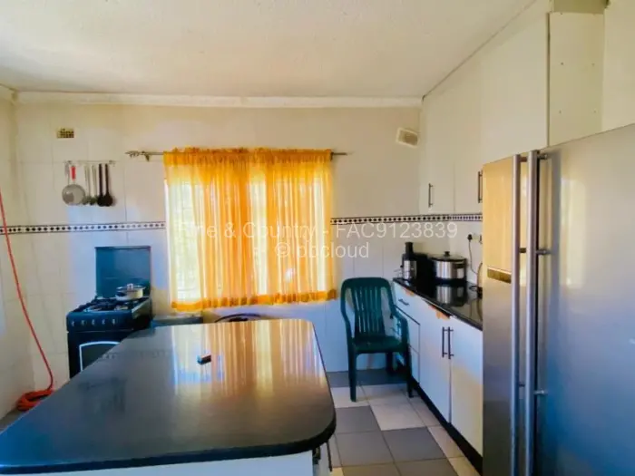 5 Bedroom House to Rent in Ruwa, Ruwa