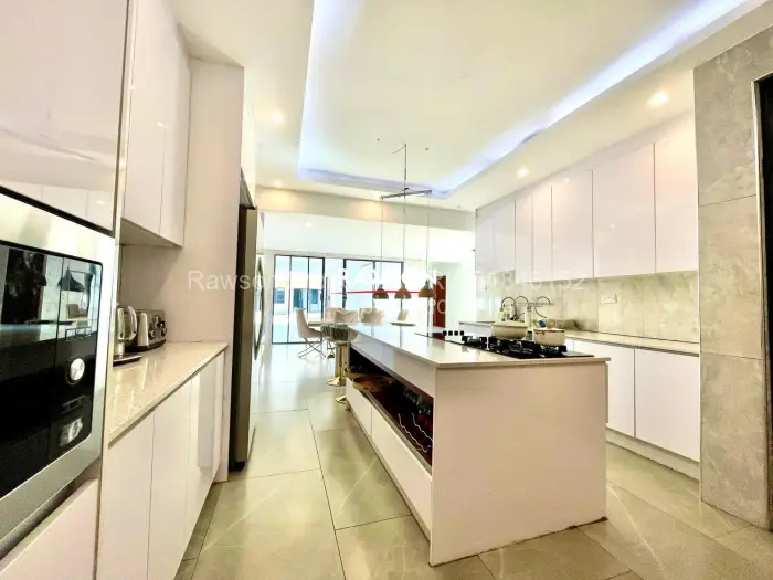 6 Bedroom House for Sale in Arlington, Harare