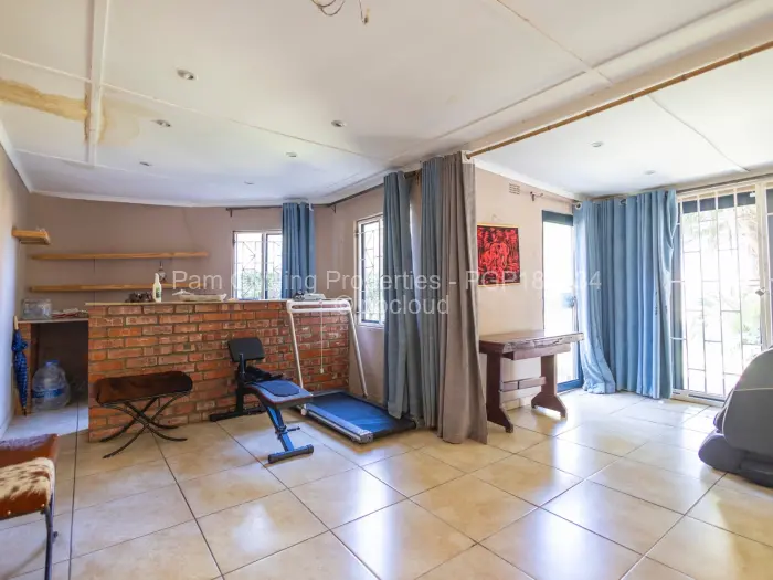 11 Bedroom House for Sale in Greendale, Harare