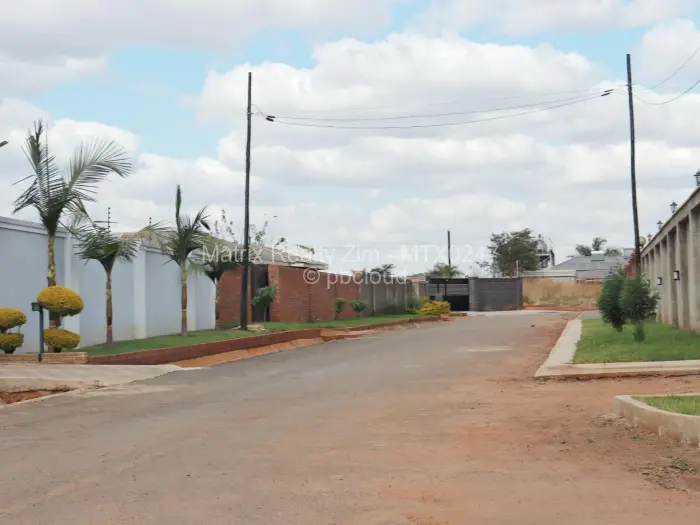 Stand for Sale in Haydon Park, Mazowe