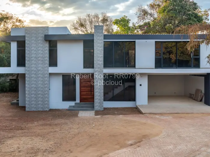 Townhouse/Cluster for Sale in Highlands, Harare