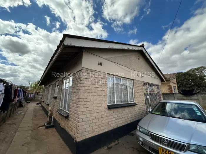 5 Bedroom House for Sale in Dzivarasekwa, Harare