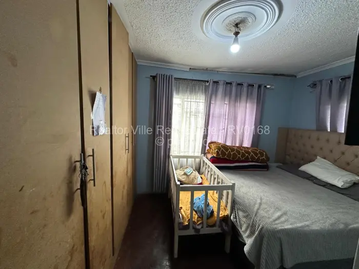 5 Bedroom House for Sale in Dzivarasekwa, Harare