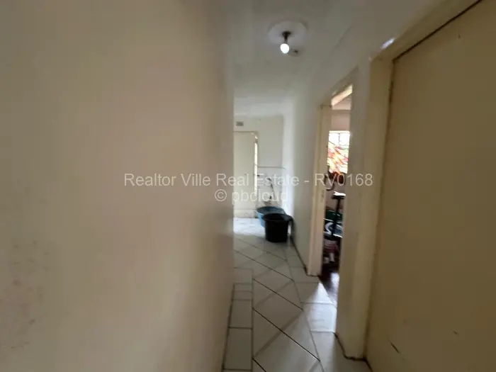 5 Bedroom House for Sale in Dzivarasekwa, Harare