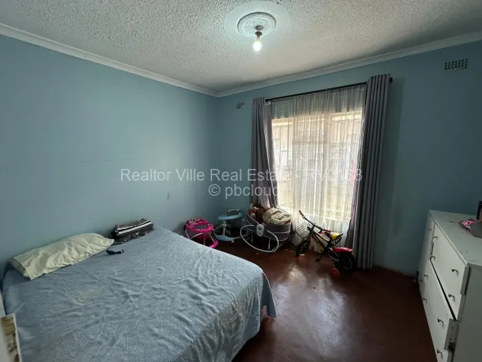 5 Bedroom House for Sale in Dzivarasekwa, Harare