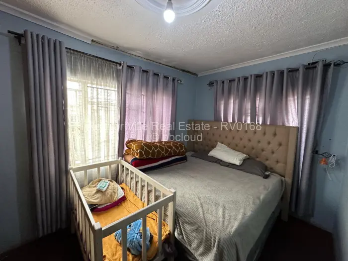5 Bedroom House for Sale in Dzivarasekwa, Harare