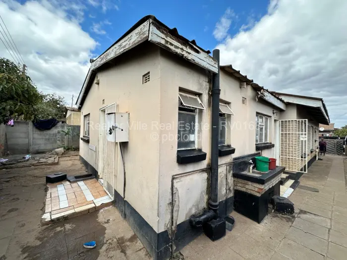 5 Bedroom House for Sale in Dzivarasekwa, Harare