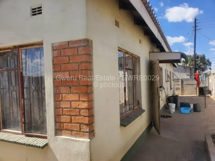 4 Bedroom House for Sale in Woodlands Park, Gweru