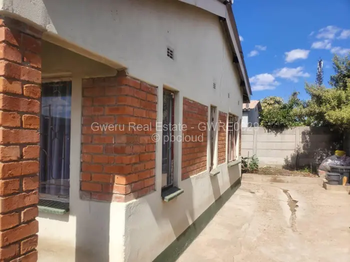 4 Bedroom House for Sale in Woodlands Park, Gweru