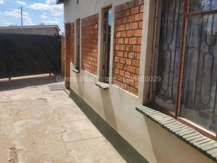 4 Bedroom House for Sale in Woodlands Park, Gweru