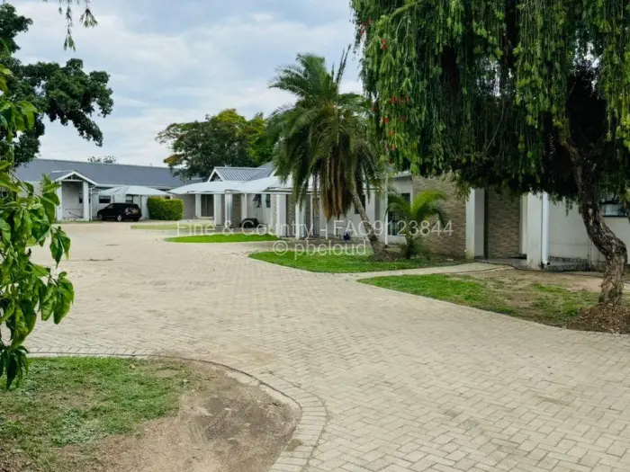 Townhouse/Complex/Cluster to Rent in Newlands