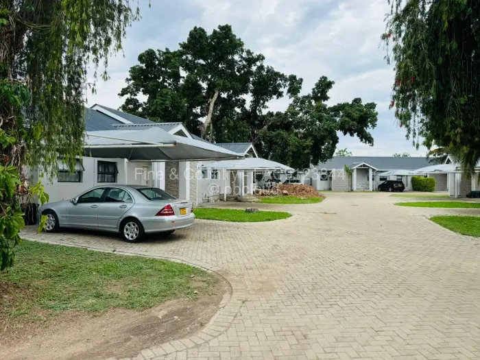 Townhouse/Complex/Cluster to Rent in Newlands