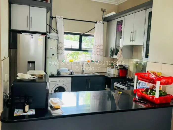 Townhouse/Complex/Cluster to Rent in Newlands
