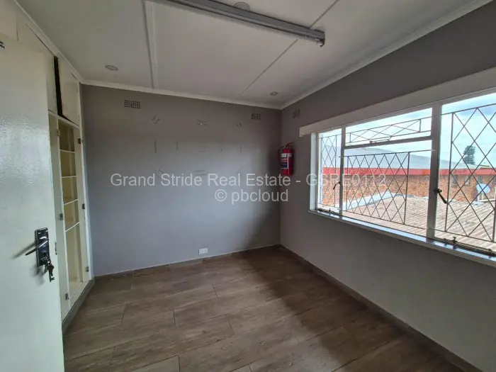 Commercial Property to Rent in Kamfinsa