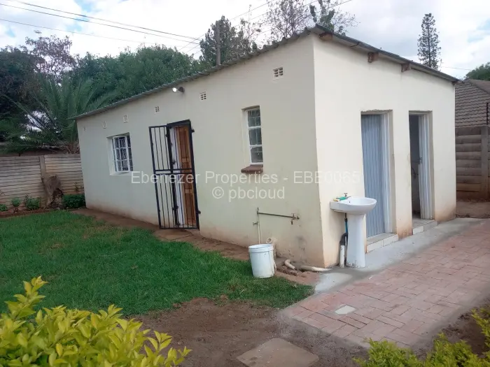 Commercial Property to Rent in Hillside, Harare