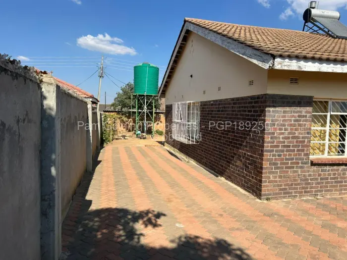 3 Bedroom House for Sale in Zimre Park, Harare