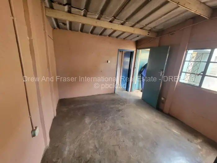 2 Bedroom House for Sale in Dzivarasekwa, Harare