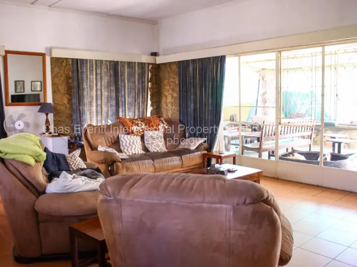 4 Bedroom House for Sale in Burnside, Bulawayo