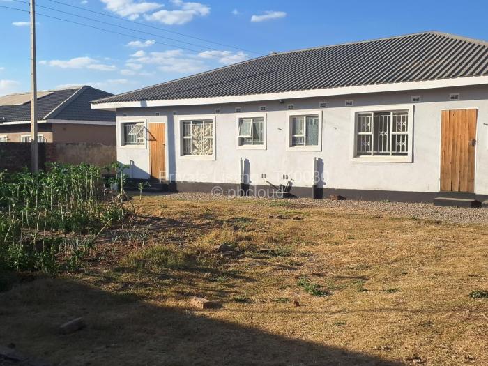 Townhouse/Cluster to Rent in Southview Park, Harare
