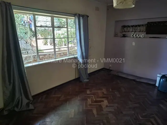 4 Bedroom House for Sale in Burnside, Bulawayo