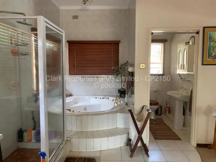 6 Bedroom House for Sale in Mandara, Harare