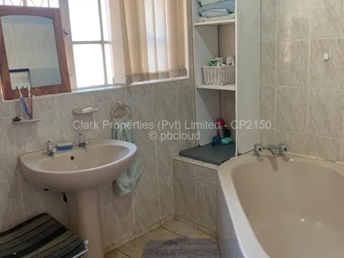 6 Bedroom House for Sale in Mandara, Harare