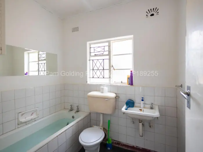 6 Bedroom House for Sale in Newlands, Harare