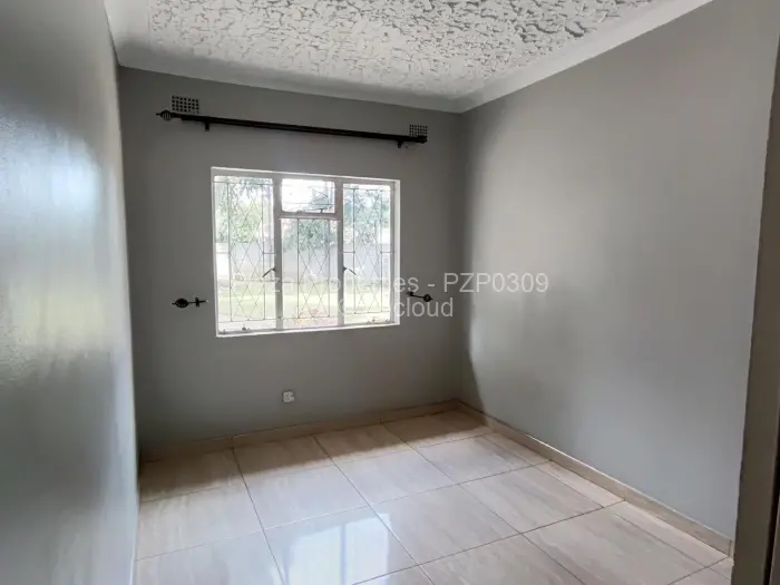 4 Bedroom House to Rent in Emerald Hill
