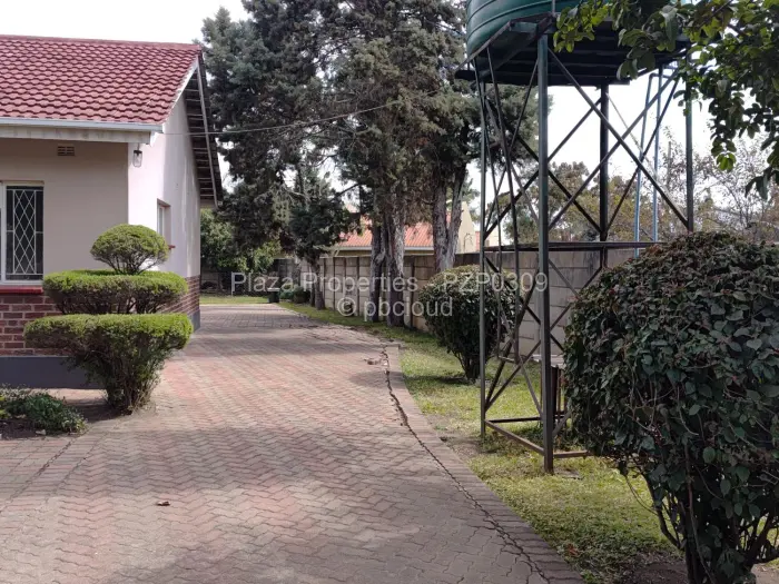 4 Bedroom House to Rent in Emerald Hill