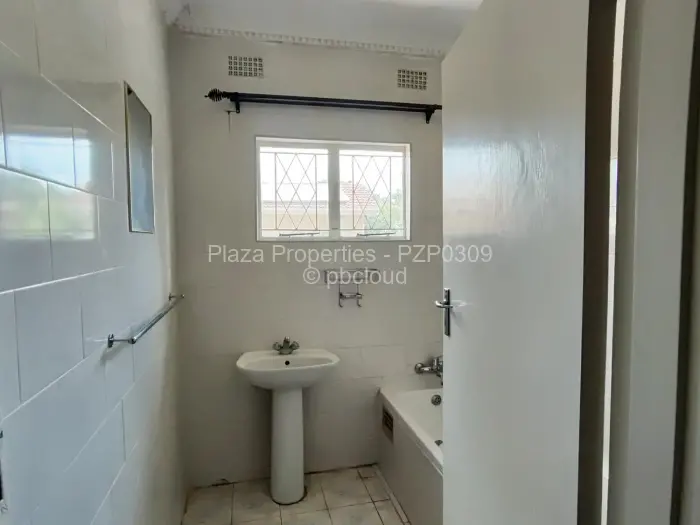 4 Bedroom House to Rent in Emerald Hill