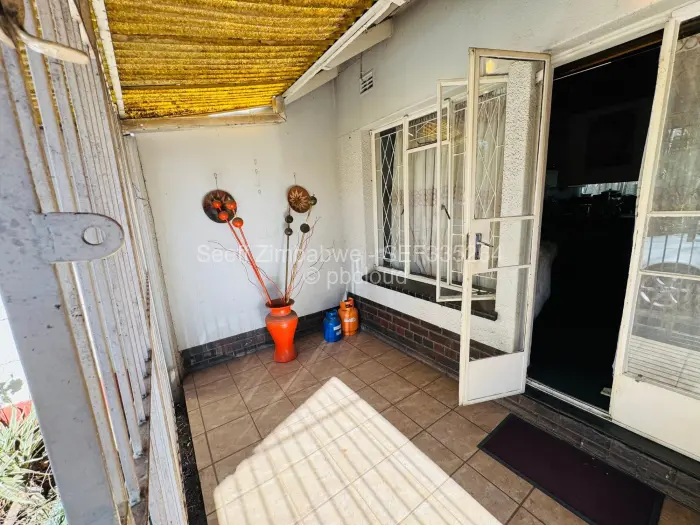 2 Bedroom Cottage/Garden Flat for Sale in Kensington, Harare