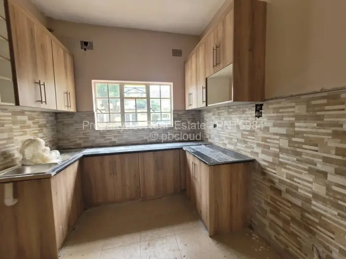 Flat/Apartment to Rent in Avondale