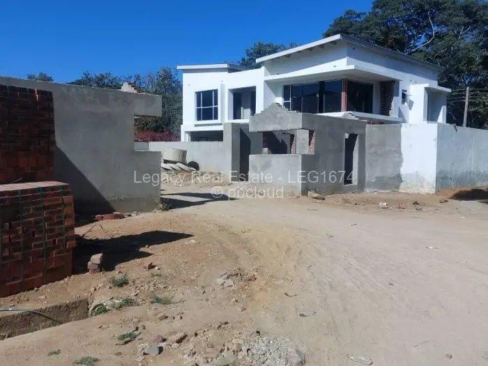 Townhouse/Complex/Cluster for Sale in Greendale, Harare