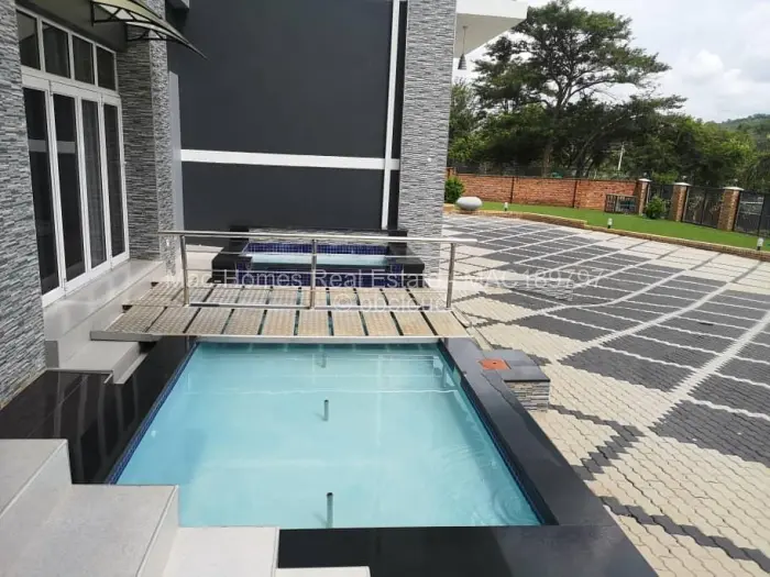 7 Bedroom House for Sale in Carrick Creagh Estate, Harare