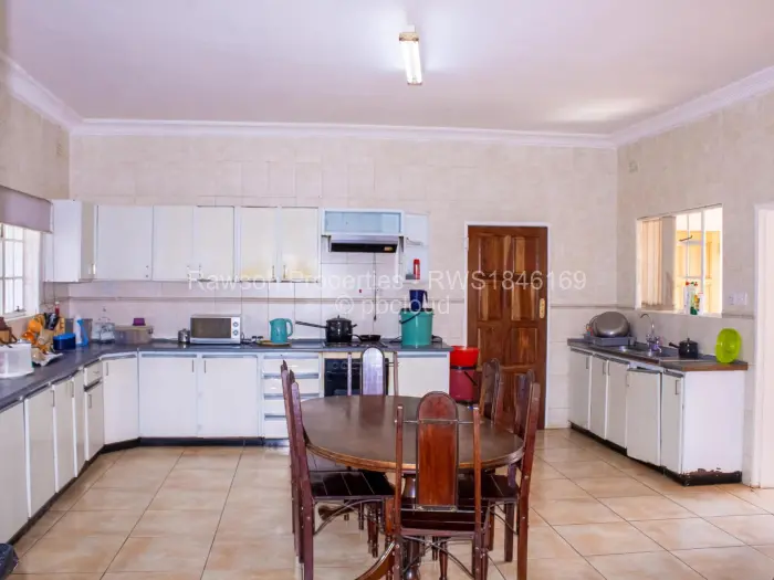 5 Bedroom House for Sale in Borrowdale, Harare