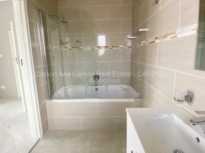 Townhouse/Complex/Cluster to Rent in Greendale, Harare